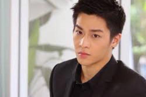 Gặp lại tình cũ sau 4 năm, tôi nhắn một câu bâng quơ mà em đùng đùng về bỏ chồng