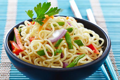 Cảnh báo 11 nguy cơ sức khỏe đến từ mì ăn liền