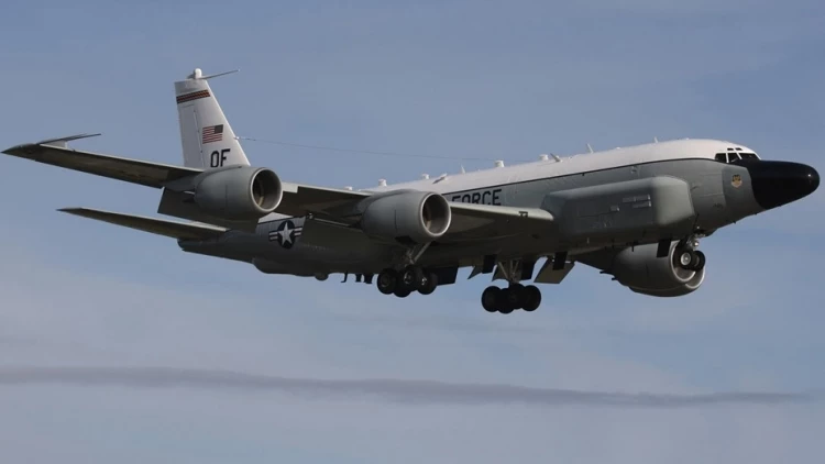 Máy bay trinh sát điện tử RC-135U Rivet Joint của Mỹ đảm nhiệm vai trò khai thác tần số của S-400. Ảnh: Avia-pro.