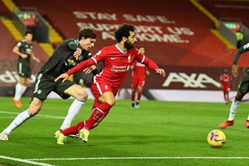 Không phải Firmino, Salah mới chính là vấn đề của hàng công Liverpool