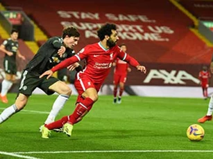 Không phải Firmino, Salah mới chính là vấn đề của hàng công Liverpool