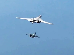 Tu-160 thực hiện chuyến bay kéo dài 14 giờ qua Bắc Cực