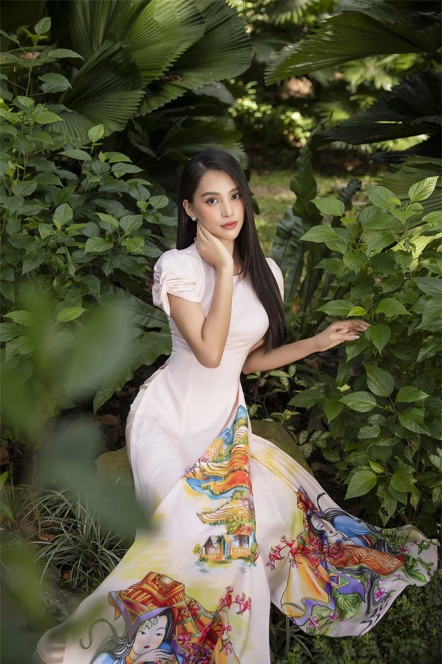 Hoa hậu Tiểu Vy đẹp tinh khôi với áo dài Tết - Ảnh 6.