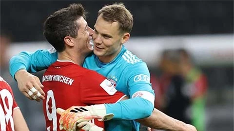 Lewandowski và Neuer đi vào lịch sử sau trận Bayern vs Augsburg