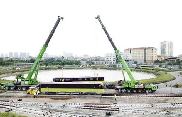 Mo cua 2 ngay de nguoi dan tham quan doan tau metro Nhon-ga Ha Noi hinh anh 1