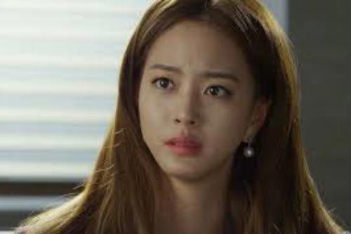 Sáng nào cũng thấy chị dâu xả nước ào ào, tôi bị tỉnh giấc nên bực mình ra nhắc thì lặng người với cảnh tượng trong bóng tối