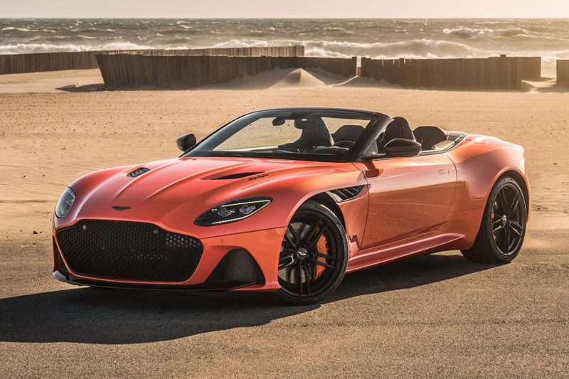 10. Aston Martin DBS Superleggera Volante (giá khởi điểm: 304.995 USD).