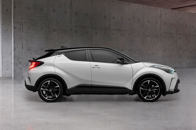 SUV thể thao Toyota siêu tiết kiệm xăng, giá gần 1 tỷ đồng