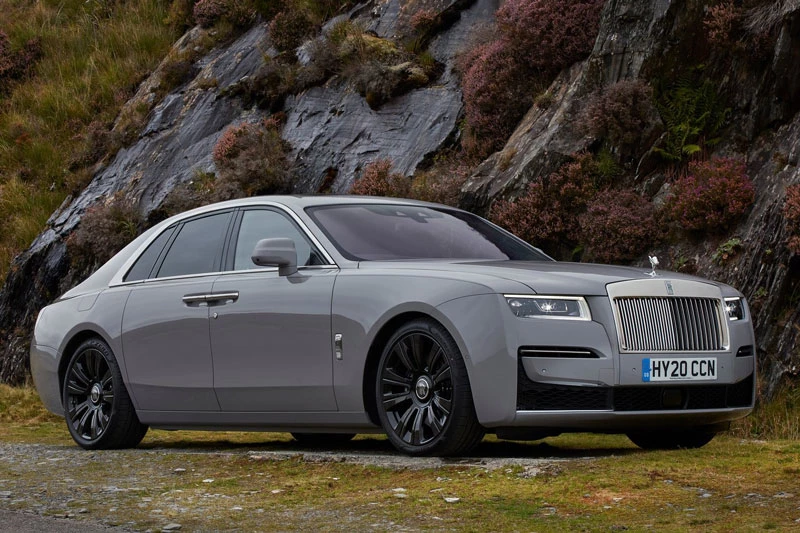 3. Rolls-Royce Ghost (giá khởi điểm: 332.500 USD).