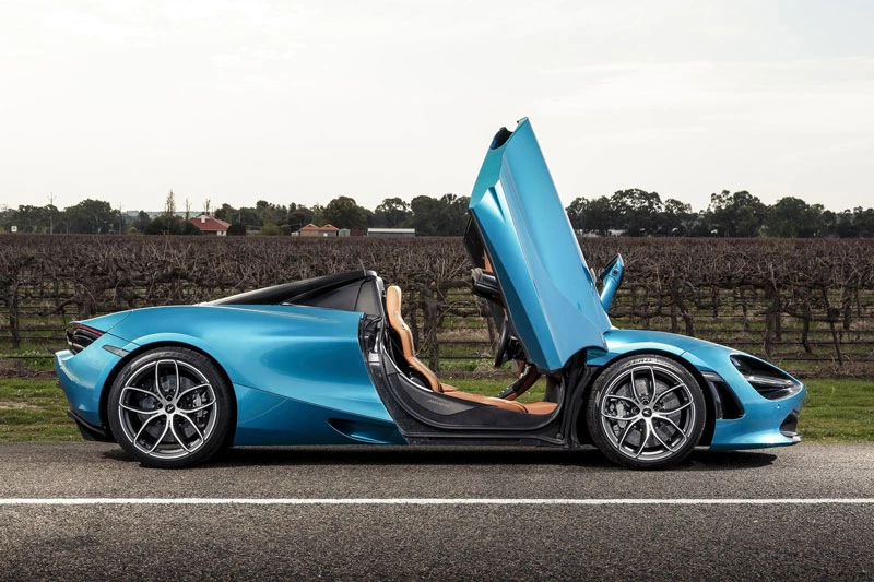 6. McLaren 720S Spider (giá: 315.000-327.130 USD).