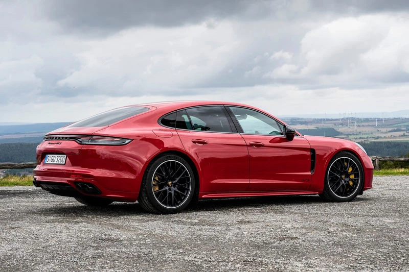 6. Porsche Panamera GTS 2021 (giá chưa công bố).