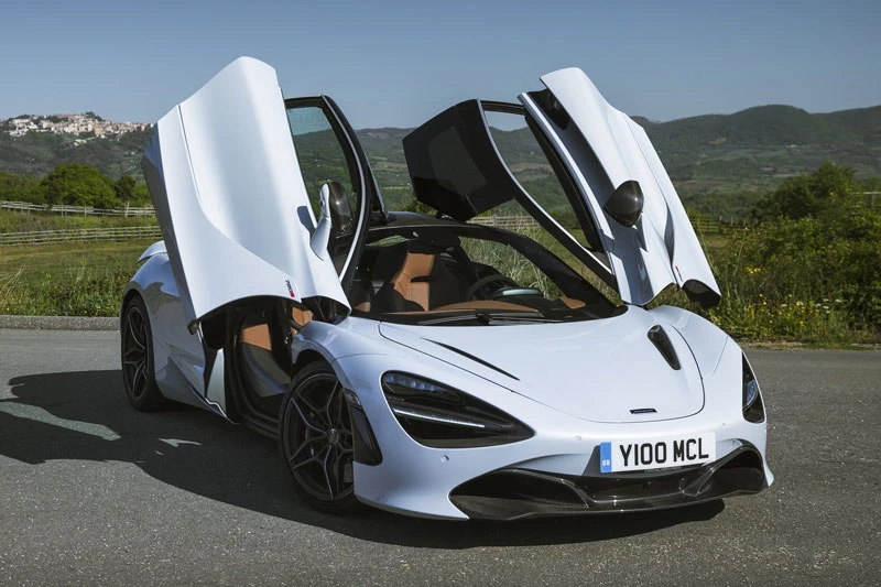 7. McLaren 720S (giá: 299.000-311.130 USD).