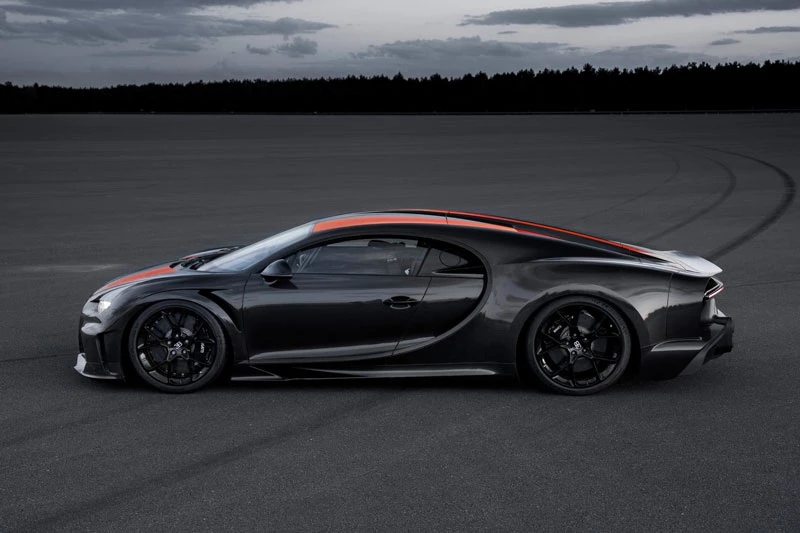 9. Bugatti Chiron Super Sport 300+ (giá khởi điểm: 3,9 triệu USD).