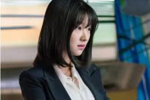 Đầu tư giỏ quà 2 triệu sang biếu mẹ chồng tương lai, cô gái vội vàng "quay xe" khi nhìn thấy bóng trắng mệt mỏi trong góc vườn