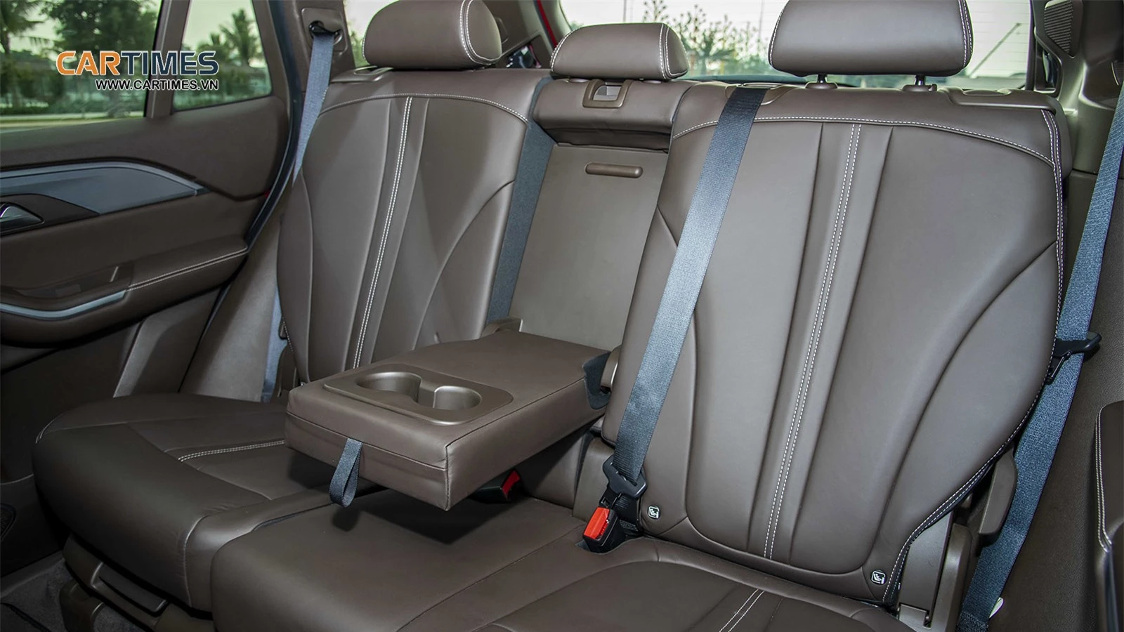 Hàng ghế thứ 2 xe VinFast Lux SA2.0