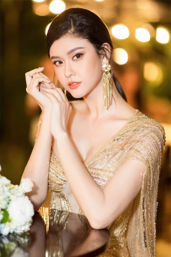 'Đụng hàng' tới 5 mỹ nhân showbiz, Á hậu Phương Anh vẫn được khen đẹp tựa 'nữ thần' - ảnh 13