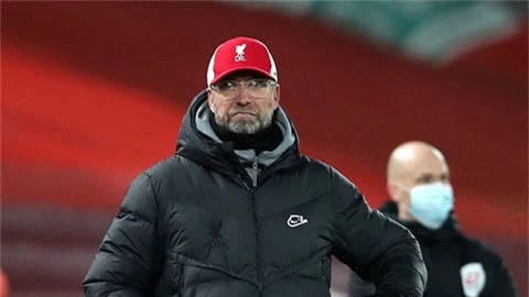 Klopp: 'Alisson bảo cậu ấy chưa chạm vào chân Barnes'