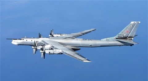 PAKDA la tuong lai, nhung Tu-160 va Tu-95 khong la do bo