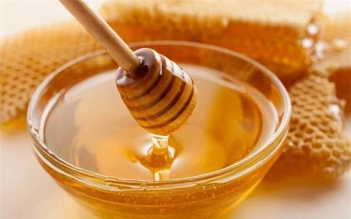 Uống mật ong thấy dị ứng dừng ngay lại