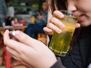 5 lợi ích tuyệt vời khi uống trà đá hằng ngày