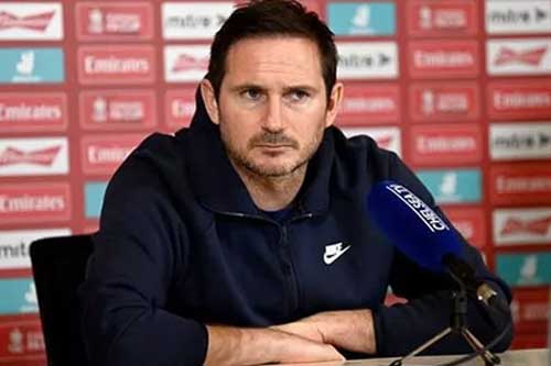 Lampard 'nổi điên', dạy dỗ phóng viên về cách làm báo 'có tâm'