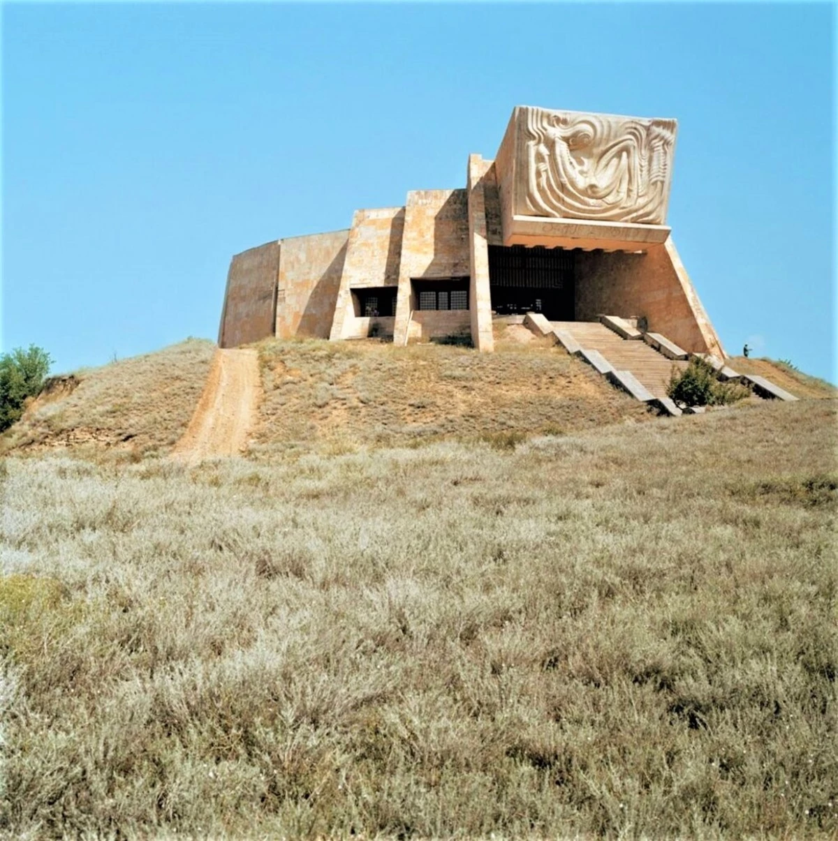 Bảo tàng Khảo cổ học bị bỏ hoang ở Digomi, Tbilisi, Georgia.