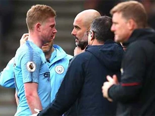 HLV Guardiola nhắn nhủ các cầu thủ Man City điều gì khi De Bruyne chấn thương?