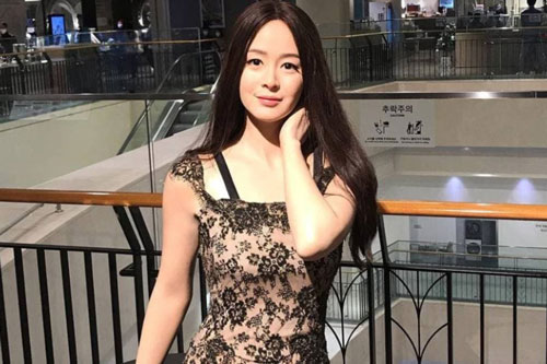 Sự thật về bức ảnh Kim Tae Hee mặt cứng đờ đang được lan truyền trên mạng