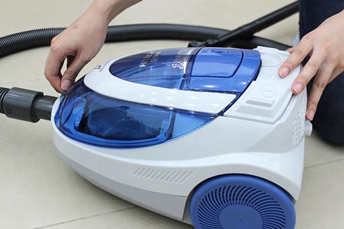Cách vệ sinh máy hút bụi hiệu quả và nhanh chóng