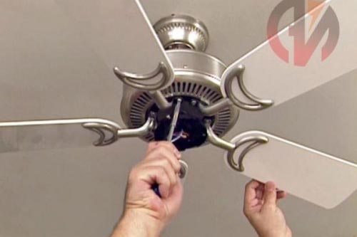 Mẹo vệ sinh quạt trần cực sạch và đơn giản