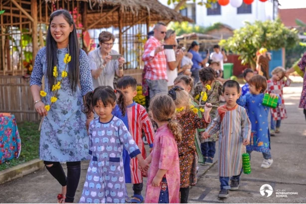 Hiểu hơn về nên văn hóa giúp các em học sinh tự hào hơn về truyền thống của người Việt (ảnh của sự kiện Tết của trường xuân 2019)