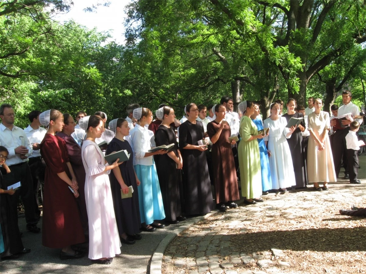 Người Amish cho rằng một người có quyền quyết định có làm lễ rửa tội hay không, thường là ở độ tuổi 18-20, sau đó mới được kết hôn. Ảnh:Melaniemusings2