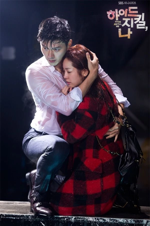 Bộ ảnh Hyun Bin - Han Ji Min bất ngờ hot trở lại sau 6 năm, biểu cảm của 