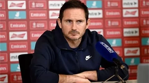 Lampard nổi điên với phóng viên trong buổi họp báo