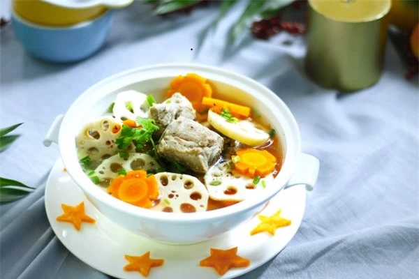 Canh củ sen giúp thanh nhiệt giải độc tốt cho mẹ và thai nhi