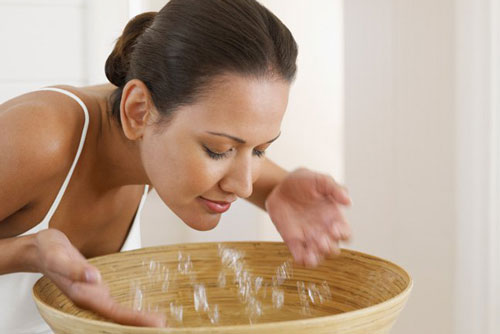 Hướng dẫn cách trị mụn trứng cá bằng nước muối