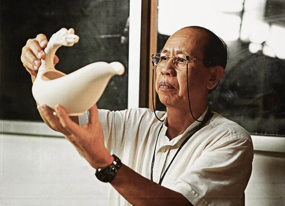 Nói về tình yêu với gốm sứ, ông Lý Ngọc Minh, Tổng giám đốc Công ty TNHH Minh Long I khẳng định: “Với tôi gốm sứ là niềm đam mê trọn đời".