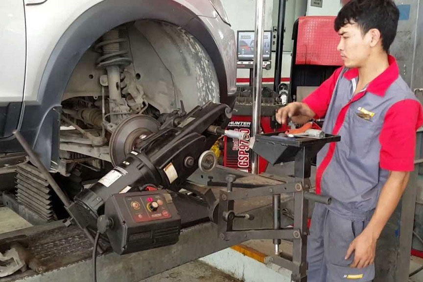 Bảo dưỡng phanh ô tô đúng cách để yên tâm đi Tết