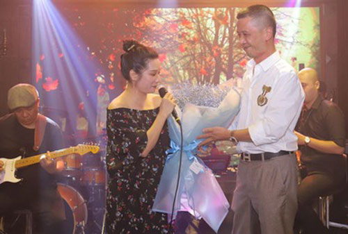 Thanh Thanh Hiền nâng đỡ ca sĩ U50