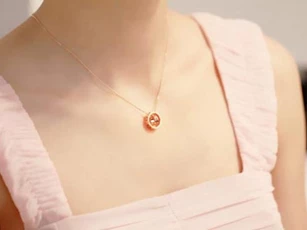 Cách giúp da không bị dị ứng khi đeo đồ trang sức