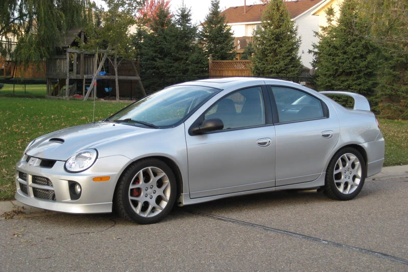 =6. Dodge SRT4 2004 (thời gian tăng tốc từ 0-96 km/h: 5,3 giây).