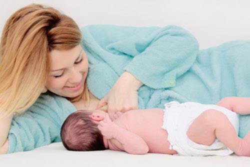 Mẹ chỉ cần làm điều này sau sinh sẽ có ngay vòng eo thon như gái 18