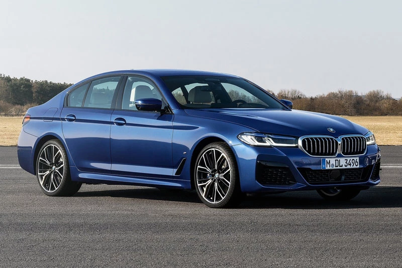 8. BMW 5-Series 2021 (giá khởi điểm: 55.195 USD).