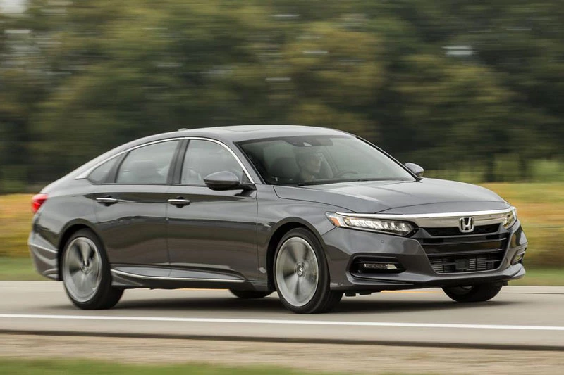 9. Honda Accord 2.0T Automatic 2018 (thời gian tăng tốc từ 0-96 km/h: 5,4 giây).