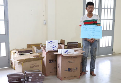 Tây Ninh: Thấy đối tượng vận chuyển hàng cấm, người dân báo công an