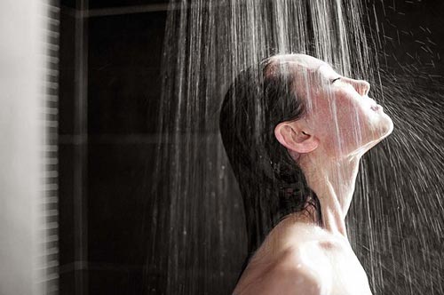 6 nguy hại đối với sức khỏe khi tắm vào mùa Đông