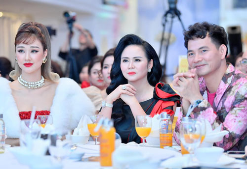 Dàn sao hội ngộ trong đêm Táo quân Happy Women 2021