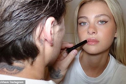 Cậu cả nhà Beckham khoe hình xăm siêu to khổng lồ dành cho vợ chưa cưới