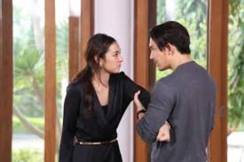 Chán ngấy cô vợ "lắm lời" chồng đòi ly hôn để sống với nữ đồng nghiệp "luôn vui vẻ và thấu hiểu", 1 năm sau anh ta vội nhận ra sự thật chát đắng