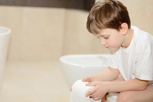 Nguyên nhân nào khiến trẻ bị táo bón kéo dài?